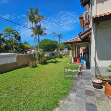 Corner Terrace House. 20ft Extra Land. 5 mins to LDP Highway.