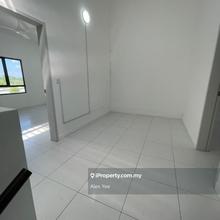 Good condition, basic unit, rdy move in, 4r3b, infront hv shop lot