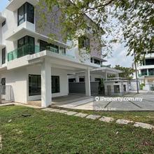 Corner 3 Storey Villa with Big Land, Armada Villa, Taman Danau Desa