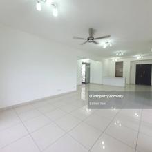 Freehold - 4 Parking Lots - Corner Unit - High Floor - 1600 sqft -4r2b