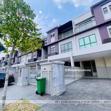 The Strata Bangi - Duplex Townhouse, Upper Corner unit with balcony  