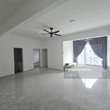 Exclusive! Premium Tiles & Fully Upgraded Unit