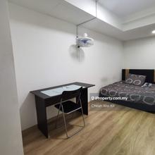 Emporis Kota Damansara - Master Room with Aircon - Free Wifi Utilities