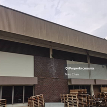 Detached warehouse with loafing bays, Near Ports, Free Flood Zone