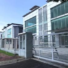 Three Storey Corner Semi-D with lift, Facing Main Road