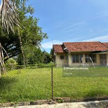 Bungalow on a big piece of prime aulong land