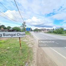 Road side, spacious, located at the entrance of Sg Choh