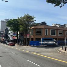 Corner unit , facing mainroad , suitable for branded 