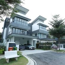 Renovated 3 Storey Twin Villa Presint 8 with swimming pool near lake