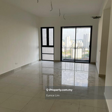 Rare in market, 4 rooms and 4 car parks 
