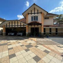 Large bungalow with dual entrance