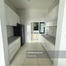Fully Furnished, 3 bedroom, Corner unit