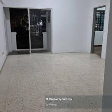 1st floor freehold 825sf
