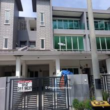 Upper Floor 1.5 Storey Townhouse 3 bedroom For Rent 600