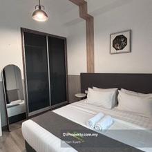 Modern & Spacious Unit