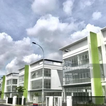 Modern semi d commercial shop can transform to warehouse, showroom