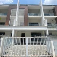 Brand New House 3sty Avens Residence
