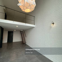 Corner duplex unit with cozy vibes, new repainted! 