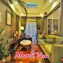 Charming 2.5-Storey Ariza Home - Garden, Koi Pond & Prime Location