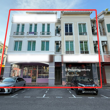 3-Storey Intermediate / Corner Shoplot For Sale 