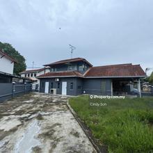 Taman Molek 1.5 Storey house with big land, more parking, Johor Bahru