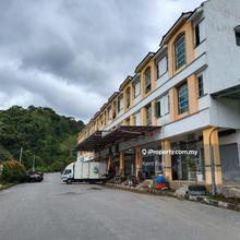 Cameron Highland 3 sty shop lot with ROI for sale