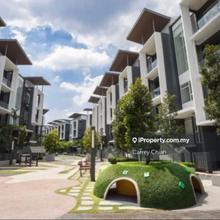 Luxury, serene ambience, Excellent security at town centre Puchong