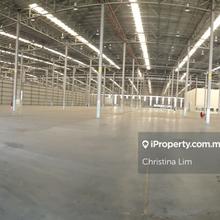 Strategy location - Easy access Bukit Raja Warehouse with loading bay