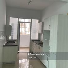 Partly furnished  / Freehold unit / 2 car park / Big balcony