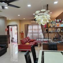Fully Renovated 2.5 Storey Intermediate
