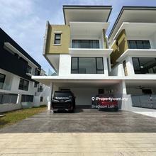 Cooling and Quite Environment Surrounding Greenery 