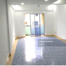Walking distance to Kip Mart wet market. Easy access Skudai Highway