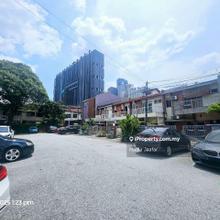 Walking distance to  Ampang Point. Freehold. 6km to KLCC