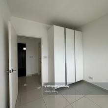 Meridin Medini@duplex owner urgent to sale