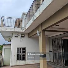 Corner Freehold 42'x70' Renovated 7room 3bath
