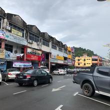Corner unit facing main road