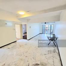 Corner Unit Less Than 10 Minutes Walk to LRT Station