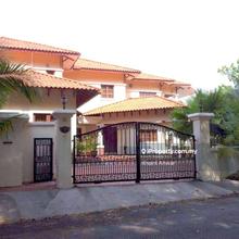 Corner bungalow with pool
