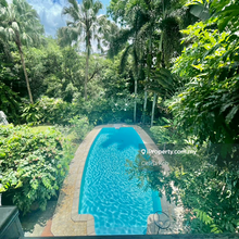 Freehold Bungalow with Pool