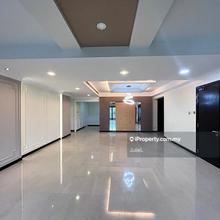 Well renovated unit with chic interior design. Good quality finish. 