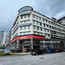 Prime area walking distance to LRT 