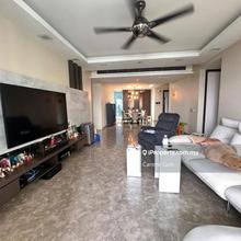 Private Lobby unit with 3 parking, viewing appointment are welcome