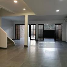Sri Petaling corner house, 5 bedrooms 3 bathroom for sale