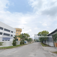 Freehold - frontage main road