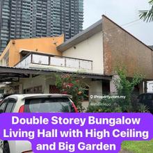 Bungalow @ Freehold @ Living hall with high ceiling with big garden
