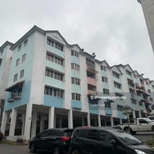 3 rooms flat for sell in Puncak Tringkap good condition in house 