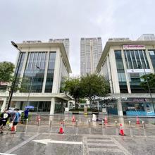 Ground floor retail lot