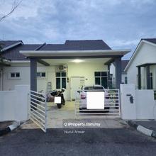 Partially Furnished. 1 Storey Semi D Bandar Permata Lunas. Freehold.