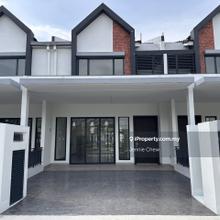 Elmina east brand new 2sty house gated guarded near lakeside mall rent