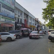 Keping Sri Damansara mainroad facing prime shop to let